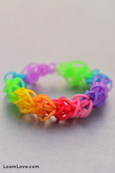 How do you make a rainbow loom bracelets?