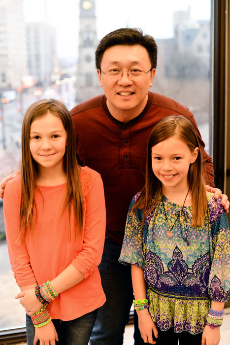 Emily (left) and Maddie with Choon Ng, the inventor of Rainbow Loom