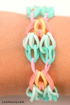 How to Make a Rainbow Loom Diving Falcons Bracelet