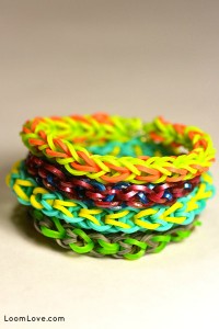 How to Make the One Fish Two Fish Rainbow Loom Bracelet